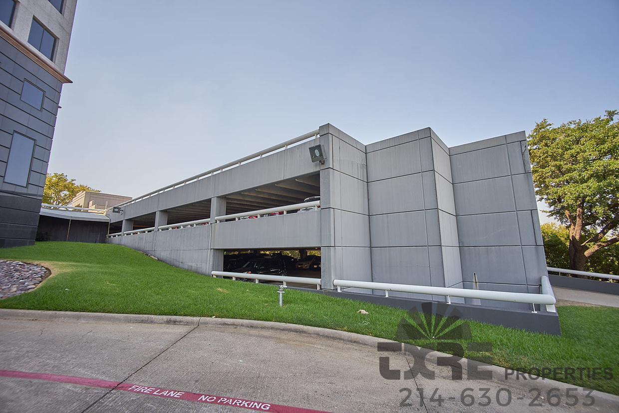 Brookhollow Riverside parking garage